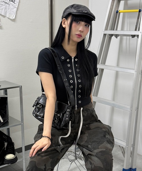 Figments(フィグメンツ)の「ハトメクロップドZIPトップ(その他トップス・レディース・ホワイト/ブラック・FREE)」の9枚目の写真