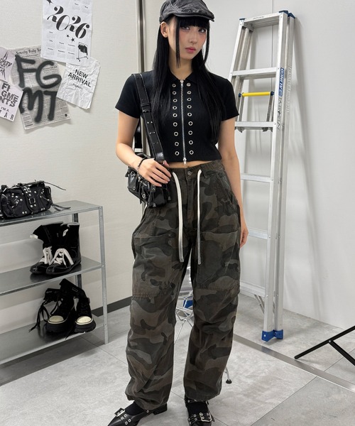 Figments(フィグメンツ)の「ハトメクロップドZIPトップ(その他トップス・レディース・ホワイト/ブラック・FREE)」の12枚目の写真