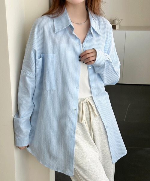 DAY CLOSET(デイ クローゼット)の「【さらっと質感でゆるっと着られる】長袖レギュラーカラー ストライプ オーバーサイズ 開襟 シャツ レディース(シャツ/ブラウス・レディース・ブラック/ピンク/ブルー・L/M)」の3枚目の写真