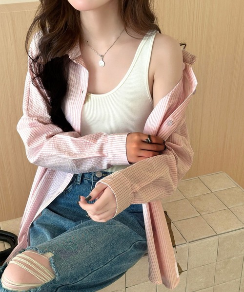 DAY CLOSET(デイ クローゼット)の「【さらっと質感でゆるっと着られる】長袖レギュラーカラー ストライプ オーバーサイズ 開襟 シャツ レディース(シャツ/ブラウス・レディース・ブラック/ピンク/ブルー・L/M)」の4枚目の写真