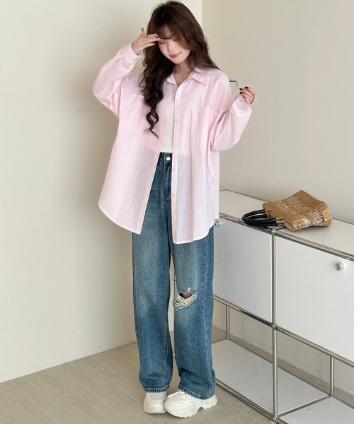 DAY CLOSET(デイ クローゼット)の「【さらっと質感でゆるっと着られる】長袖レギュラーカラー ストライプ オーバーサイズ 開襟 シャツ レディース(シャツ/ブラウス・レディース・ブラック/ピンク/ブルー・L/M)」の5枚目の写真
