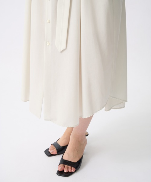 UJOH（ウジョー）の「【UJOH/ウジョー】Square Sleeve Dress/スクエアスリーブドレス（シャツワンピース・レディース・ホワイト/オレンジ・2）」の3枚目の写真