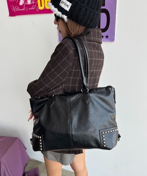SHAGGIE(シャギー)の「スタッズ付きヴィンテージ風ハンドバッグ(ハンドバッグ・レディース・ベージュ/ブラック/ブラウン・FREE)」の19枚目の写真
