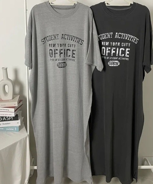 Lips(リップス)の「ヴィンテージ風ロゴでこなれ感アップ!ゆるっと着られるオーバーサイズTシャツワンピース(ワンピース・レディース・グレー/チャコールグレー・FREE)」の9枚目の写真