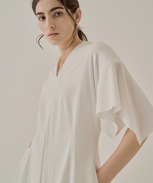 AKIRANAKA(アキラナカ)の「【AKIRANAKA/アキラナカ】Tamara drape sleeve dress WH(ワンピース・レディース・ホワイト・1/2/3)」の2枚目の写真