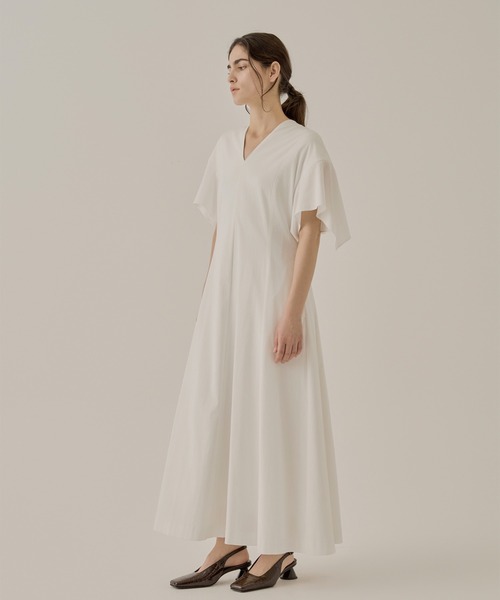 AKIRANAKA(アキラナカ)の「【AKIRANAKA/アキラナカ】Tamara drape sleeve dress WH(ワンピース・レディース・ホワイト・1/2/3)」の4枚目の写真