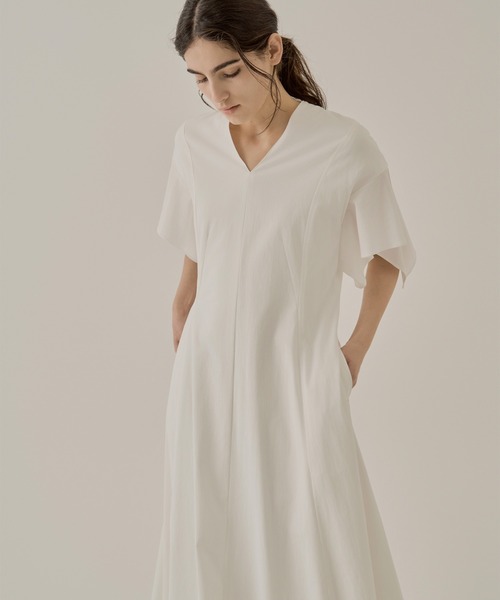 AKIRANAKA(アキラナカ)の「【AKIRANAKA/アキラナカ】Tamara drape sleeve dress WH(ワンピース・レディース・ホワイト・1/2/3)」の5枚目の写真