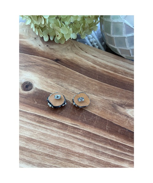 tone（トーン）の「【himemayu】ビーズ刺繍ピアス(MA)（ピアス（両耳用）・レディース・ホワイト・FREE）」の3枚目の写真