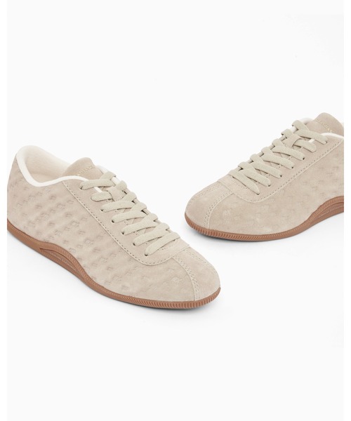 ARMANI EXCHANGE(アルマーニエクスチェンジ)の「【A|X アルマーニ エクスチェンジ】<ZOZO限定>スエード エンボスロゴ ミニマルレースアップスニーカー(スニーカー・レディース・ライトベージュ・38/37/36/35/39)」の6枚目の写真