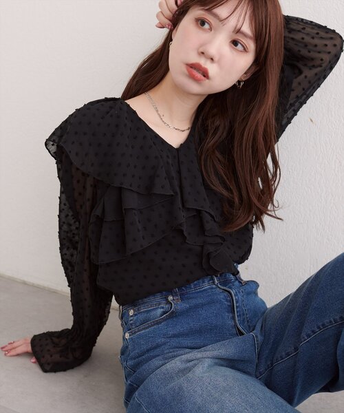 natural couture(ナチュラルクチュール)の「ラッフルフリルドットブラウス(シャツ/ブラウス・レディース・オフホワイト/ボルドー/ブラック/サックスブルー・FREE)」の3枚目の写真