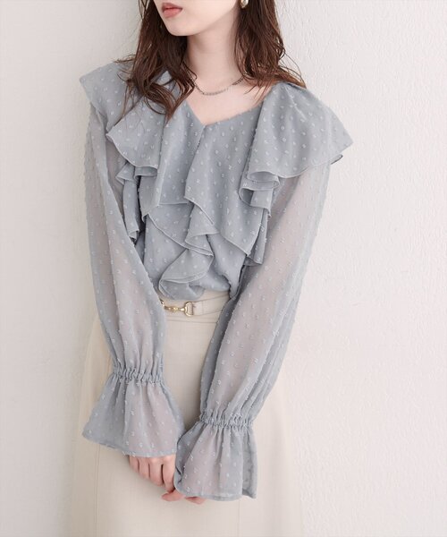 natural couture(ナチュラルクチュール)の「ラッフルフリルドットブラウス(シャツ/ブラウス・レディース・オフホワイト/ボルドー/ブラック/サックスブルー・FREE)」の5枚目の写真
