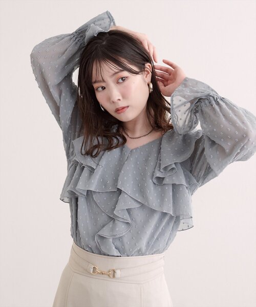 natural couture(ナチュラルクチュール)の「ラッフルフリルドットブラウス(シャツ/ブラウス・レディース・オフホワイト/ボルドー/ブラック/サックスブルー・FREE)」の6枚目の写真