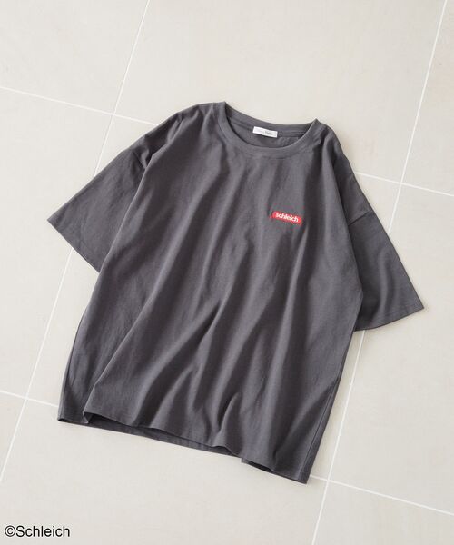 Green Parks(グリーンパークス)の「シュライヒコラボロゴTシャツ(Tシャツ/カットソー・レディース・チャコールグレー/ブラウン/オフホワイト・FREE)」の10枚目の写真