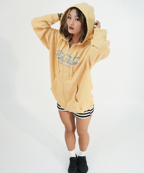 BGL（ビージーエル）の「RHINESTONE LOGO ZIP PARKA / ラインストーン / ロゴ / キラキラ / Y2K / 韓国ストリート　ジップパーカー（パーカー・レディース・ライトイエロー/ブラック/ライトブルー・S/M/L）」の8枚目の写真