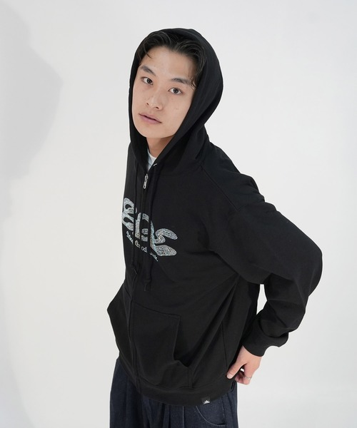BGL（ビージーエル）の「RHINESTONE LOGO ZIP PARKA / ラインストーン / ロゴ / キラキラ / Y2K / 韓国ストリート　ジップパーカー（パーカー・レディース・ライトイエロー/ブラック/ライトブルー・S/M/L）」の4枚目の写真