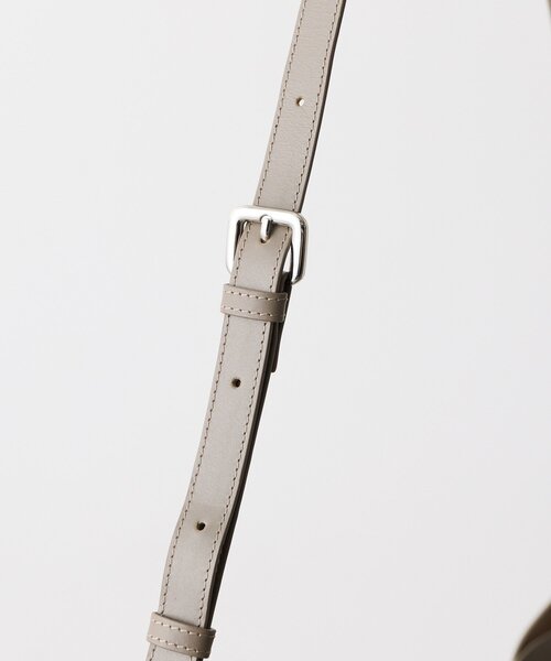 ear PAPILLONNER(イアパピヨネ)の「《本革/A4サイズ対応》セミハードショルダーバッグLサイズ(ショルダーバッグ・レディース・ブラック/グレー・FREE)」の10枚目の写真