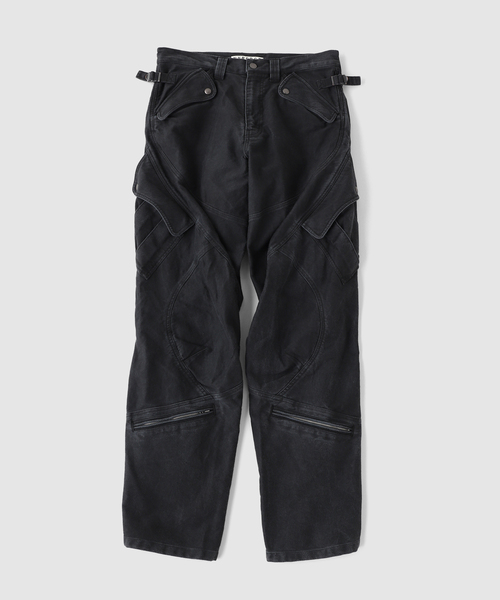 NVRFRGT(ネヴァーフォーゲット)の「NVRFRGT / ネヴァーフォーゲット 3D TWISTED CARGO PANTS(カーゴパンツ・メンズ・ブラック・2/3)」の1枚目の写真