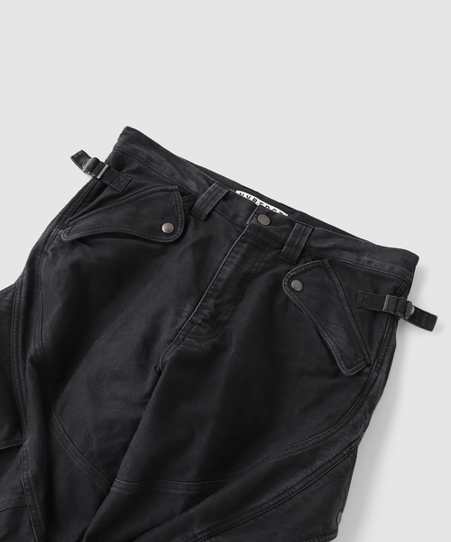 NVRFRGT(ネヴァーフォーゲット)の「NVRFRGT / ネヴァーフォーゲット 3D TWISTED CARGO PANTS(カーゴパンツ・メンズ・ブラック・2/3)」の3枚目の写真