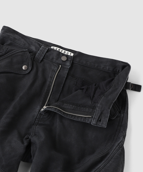 NVRFRGT(ネヴァーフォーゲット)の「NVRFRGT / ネヴァーフォーゲット 3D TWISTED CARGO PANTS(カーゴパンツ・メンズ・ブラック・2/3)」の4枚目の写真
