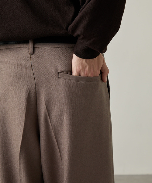 EASENCE(イーズエンス)の「【EASENCE】<DAILY REFINEDシリーズ>ウーリッシュツイル ベーシック セットアップ テーラードジャケット&ワンタックスラックス / イージーケア・UV(セットアップ・メンズ・グレー/チャコール/グレー系/ダークネイビー/モカ・XL/L/M/S)」の9枚目の写真