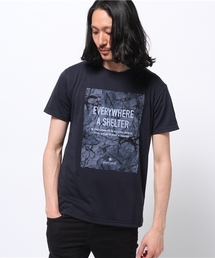 ロックウォール プリント Tシャツ (ユニセックス)