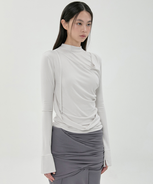 FLAREUP（フレアアップ）の「ドレープドモックネック長袖 (FL-182_Cloud White)（Tシャツ/カットソー・レディース・ホワイト・OS）」の2枚目の写真