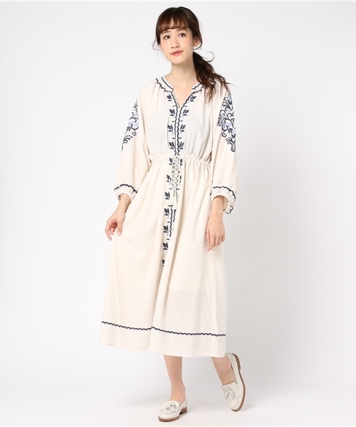 mysty woman（ミスティウーマン）の「中肉ジョーゼット×刺繍マキシワンピース（ワンピース・レディース・ブラック/オフホワイト・FREE）」の15枚目の写真