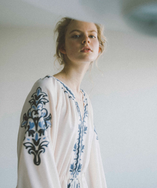 mysty woman（ミスティウーマン）の「中肉ジョーゼット×刺繍マキシワンピース（ワンピース・レディース・ブラック/オフホワイト・FREE）」の13枚目の写真