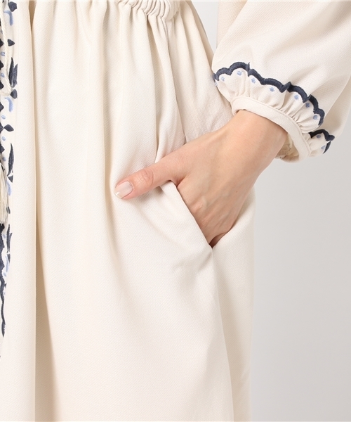 mysty woman（ミスティウーマン）の「中肉ジョーゼット×刺繍マキシワンピース（ワンピース・レディース・ブラック/オフホワイト・FREE）」の8枚目の写真