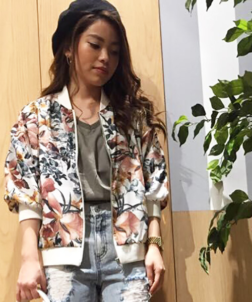 VENCEEXCHANGE（ヴァンスエクスチェンジ）の「花柄ブルゾン                     （ブルゾン・レディース・ブラック/ホワイト・MEDIUM）」の2枚目の写真