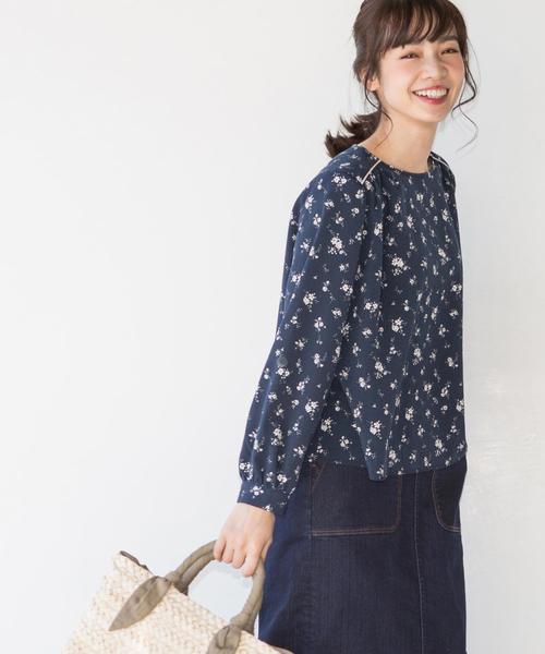 coen（コーエン）の「【セットアップ対応】フラワープリントブラウス(花柄ブラウス)（シャツ/ブラウス・レディース・イエロー/ネイビー・LARGE/MEDIUM）」の2枚目の写真