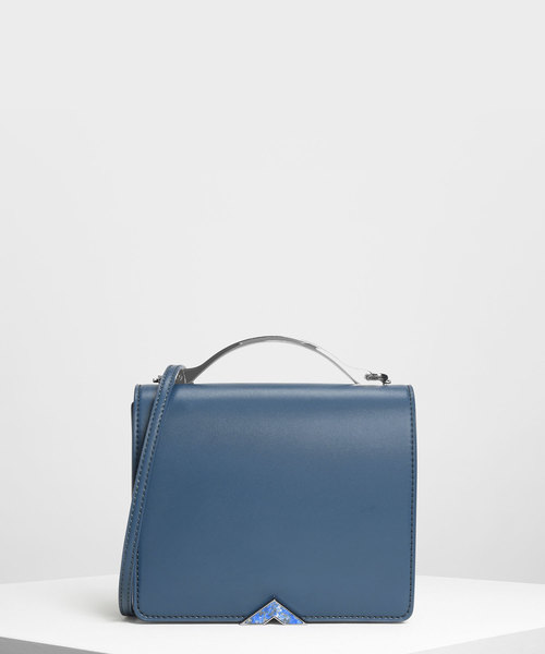 CHARLES & KEITH（チャールズ & キース）の「メタルアクセントフロントフラップバッグ / Metal Accent Front Flap Bag（ハンドバッグ・レディース・ブラック/ブルー/グリーン・S）」の2枚目の写真