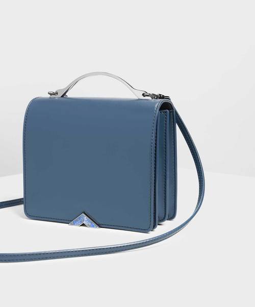 CHARLES & KEITH（チャールズ & キース）の「メタルアクセントフロントフラップバッグ / Metal Accent Front Flap Bag（ハンドバッグ・レディース・ブラック/ブルー/グリーン・S）」の14枚目の写真