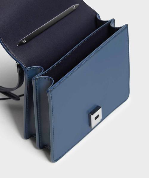 CHARLES & KEITH（チャールズ & キース）の「メタルアクセントフロントフラップバッグ / Metal Accent Front Flap Bag（ハンドバッグ・レディース・ブラック/ブルー/グリーン・S）」の16枚目の写真