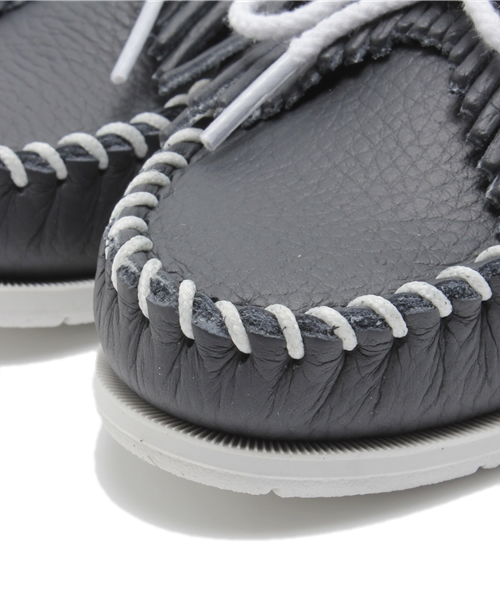 Minnetonka（ミネトンカ）の「[ミネトンカ]MINNETONKA スムースモカシン ◆（モカシン/デッキシューズ・レディース・ホワイト/ネイビー・8(25.0)/6(23.0)/7(24.0)/5(22.0)）」の5枚目の写真