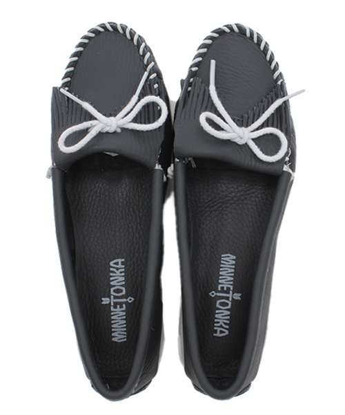 Minnetonka（ミネトンカ）の「[ミネトンカ]MINNETONKA スムースモカシン ◆（モカシン/デッキシューズ・レディース・ホワイト/ネイビー・8(25.0)/6(23.0)/7(24.0)/5(22.0)）」の8枚目の写真