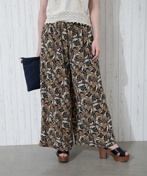 Libby&Rose(リビーアンドローズ)の「アラベスク柄ワイドパンツ(その他パンツ・レディース・ブラック/オレンジ・FREE)」の2枚目の写真