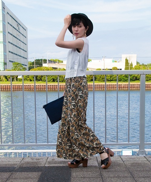 Libby&Rose(リビーアンドローズ)の「アラベスク柄ワイドパンツ(その他パンツ・レディース・ブラック/オレンジ・FREE)」の8枚目の写真