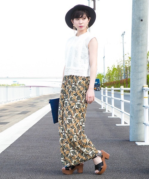 Libby&Rose(リビーアンドローズ)の「アラベスク柄ワイドパンツ(その他パンツ・レディース・ブラック/オレンジ・FREE)」の9枚目の写真