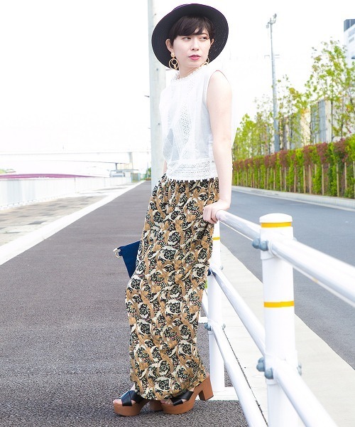 Libby&Rose(リビーアンドローズ)の「アラベスク柄ワイドパンツ(その他パンツ・レディース・ブラック/オレンジ・FREE)」の10枚目の写真