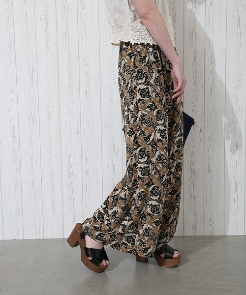 Libby&Rose(リビーアンドローズ)の「アラベスク柄ワイドパンツ(その他パンツ・レディース・ブラック/オレンジ・FREE)」の11枚目の写真
