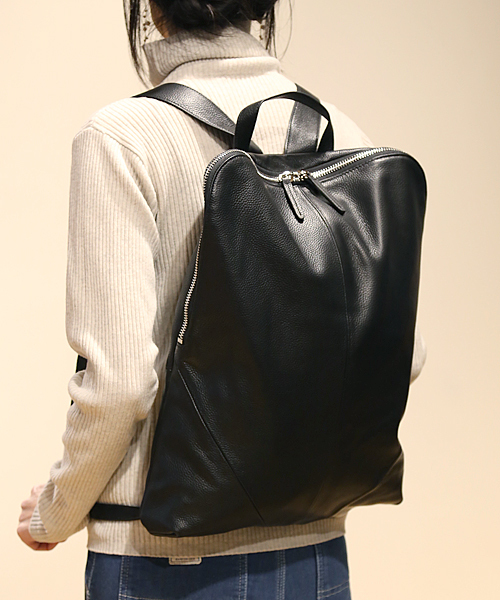 And A（アンドエー）の「MID.ZIPサック（バックパック/リュック）」 - WEAR