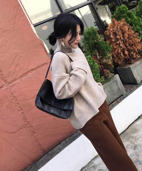 MANGROVE(マングローブ)の「【MANGROVE SELECT】ボリュームハイネックプルオーバーニット(ニット/セーター・レディース・ブラック/ベージュ/ブラウン/ブルー・FREE)」の3枚目の写真