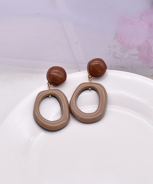 LA VORAGINE（ラ ヴォラジネ）の「アクリルパーツ ミックス デザインイヤリング（イヤリング・レディース・A/B/C/D/E/F/G/H/I/J/K/L/M/N/O/P/Q/R/S/T/U/シルバー/ゴールド/クリア/グリーン/X/W/V/Y/グリーン系その他/ベージュ/イエロー/ホワイト/ブルー/アイボリー/クリアイエロー/Z/ゴールド系その他/ベージュ系その他/イエロー系その他/シルバー系その他/その他2/その他1/その他/ゴールド系その他3/ゴールド系その他4/ゴールド系その他5/ゴールド系その他6/ゴールド系その他7/ゴールド系その他2/ベージュ系その他2/その他6/その他3/その他4/その他5/その他7/その他8・FREE）」の6枚目の写真