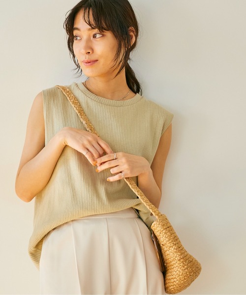 ANGIE(アンジー)の「バックスリットリブノースリーブトップス(カットソー)(Tシャツ/カットソー・レディース・ブラック/カーキ/ナチュラル/ライトパープル・FREE)」の4枚目の写真