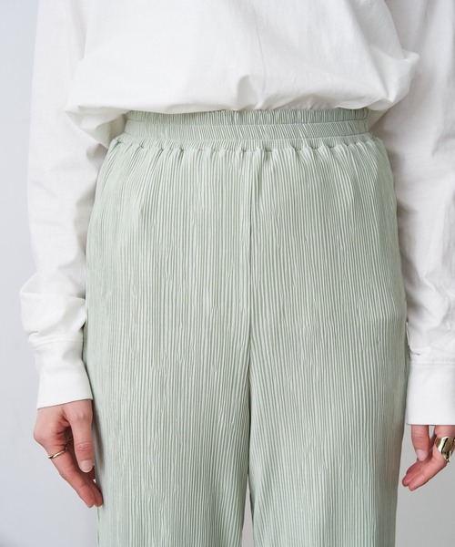 Chaco closet(チャコ クローゼット)の「フレアシルエットスリットプリーツパンツ(その他パンツ・レディース・イエロー/ライトベージュ/ライトグレー/ブラック/ブラウン/オレンジ/ライトグリーン・FREE)」の15枚目の写真