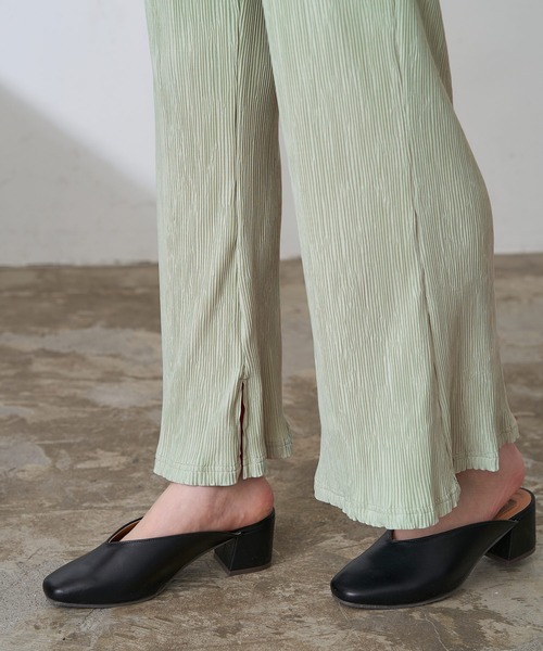 Chaco closet(チャコ クローゼット)の「フレアシルエットスリットプリーツパンツ(その他パンツ・レディース・イエロー/ライトベージュ/ライトグレー/ブラック/ブラウン/オレンジ/ライトグリーン・FREE)」の17枚目の写真