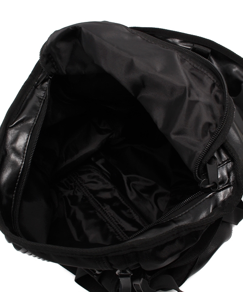 MEMENTISM（メメントイズム）の「MEMENTISM センタースタッズミニリュック（バックパック/リュック・メンズ・ブラック・FREE）」の4枚目の写真