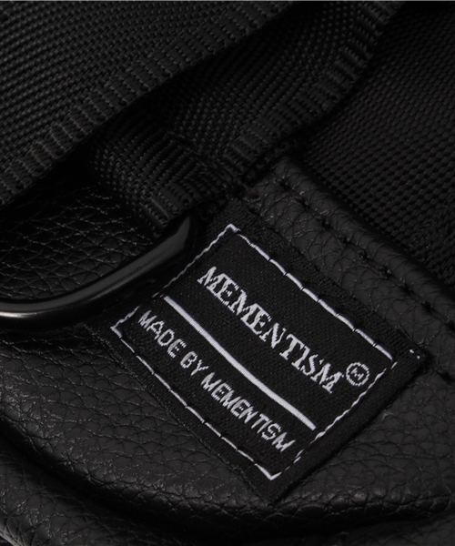 MEMENTISM（メメントイズム）の「MEMENTISM センタースタッズミニリュック（バックパック/リュック・メンズ・ブラック・FREE）」の2枚目の写真