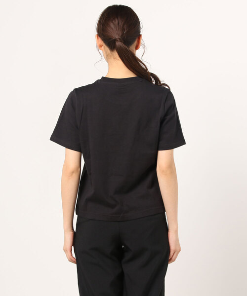 Reebok（リーボック）の「クラシックス スモールロゴ Tシャツ / Classics Small Logo Tee（Tシャツ/カットソー・レディース・ブラック×ホワイト/ホワイト×ブラック/チェリーレッド・SMALL/LARGE/MEDIUM/X-LARGE/X-SMALL/XX-LARGE）」の4枚目の写真